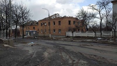 Без тепла, їжі, води й електрики — як виживає місто Ізюм на Харківщині, де стоять російські війська Без тепла, їжі, води й електрики — як виживає місто Ізюм на Харківщині, де стоять російські війська