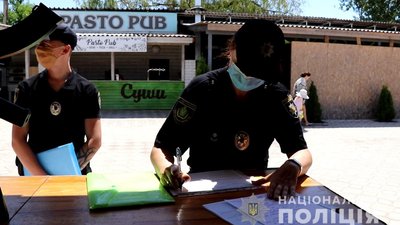 На курортах Херсонщини поліцейські проводять рейди: за два дні - 50 протоколів
