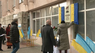 В Івано-Франківську встановили меморіальні дошки загиблим бійцям Максиму Бурді та Роману Сализі В Івано-Франківську встановили меморіальні дошки загиблим бійцям Максиму Бурді та Роману Сализі