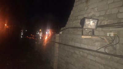 У Запоріжжі паркан "Мотор Січі" обвалився на приватний будинок У Запоріжжі паркан "Мотор Січі" обвалився на приватний будинок