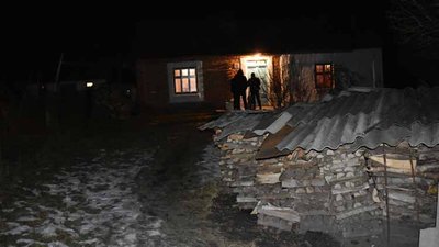 Поліцейські Тернопільщини затримали чоловіка, якого підозрюють у вбивстві батька