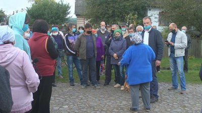 Горять електроприлади: селяни на Хмельниччині скаржаться на постійні перебої з електрикою