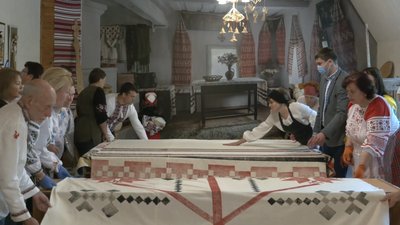 У Чернігові створюють 200-метровий рушник за технологією Х століття