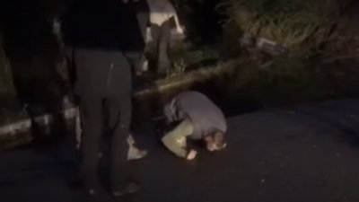 Поцілував землю після обміну. Емоції військових після повернення з російського полону. СУСПІЛЬНЕ | ВІДЕОНОВИНИ
