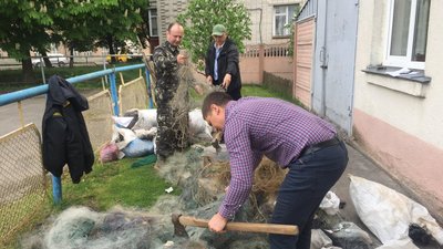 На Волині майже 17 кілометрів риболовецьких сіток порубали сокирою