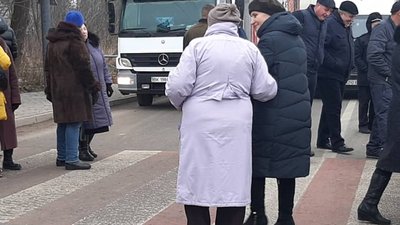 Мешканці вулиці Пластової пікетували проти будівництва сміттєпереробного заводу