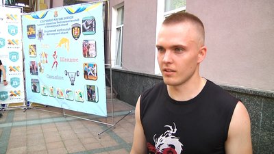У Житомирі пройшов перший в Україні забіг єдності "Поліція передає естафету"