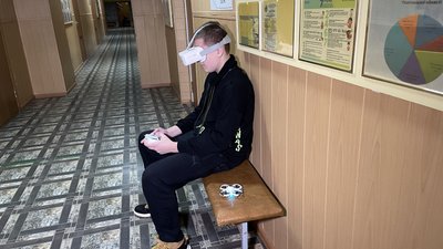 У Полтаві дітей безплатно навчають керувати квадрокоптерами