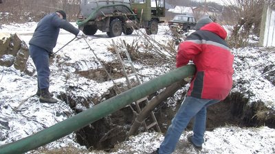 Через порив на магістральному трубопроводі частина міста на Волині майже три дні була без води Через порив на магістральному трубопроводі частина міста на Волині майже три дні була без води