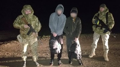 На Одещині прикордонники затримали чоловіків, які незаконно намагалися перетнути кордон