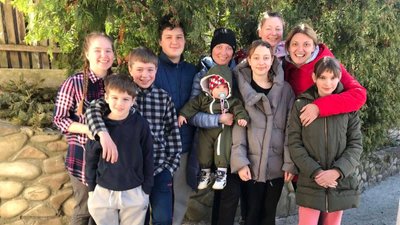 Одночасно прийняли 19 переселенців — історія багатодітної сім'ї з Львівщини Одночасно прийняли 19 переселенців — історія багатодітної сім'ї з Львівщини