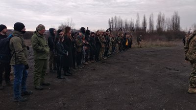 Поводження зі зброєю і тактична медицина: для закарпатців провели військовий вишкіл Поводження зі зброєю і тактична медицина: для закарпатців провели військовий вишкіл