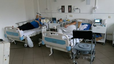 "Зараз стан пацієнтів — важчий". Репортаж із фтизіопульмонологічного центру у Франківську