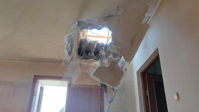 Внаслідок обстрілу громади на Криворіжжі пошкоджено бібліотеку та шість житлових будинків