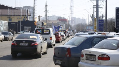 "Локдаун вбиває". В Одесі підприємці влаштували автопробіг проти карантинних обмежень "Локдаун вбиває". В Одесі підприємці влаштували автопробіг проти карантинних обмежень