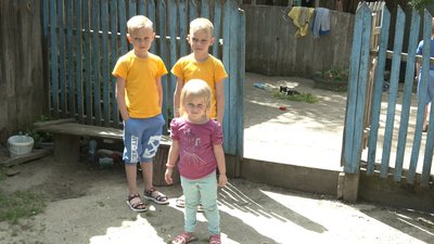 "Просто дуже страшно". Багатодітна родина евакуювалася з Краснопілля "Просто дуже страшно". Багатодітна родина евакуювалася з Краснопілля
