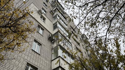Пів ночі у коридорах: як жителі Кременчука рятувалися від обстрілу у ніч на 7 грудня