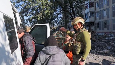 Евакуація жителі Авдіївка поліцейський екіпаж «Білий янгол» Евакуація жителі Авдіївка поліцейський екіпаж «Білий янгол»