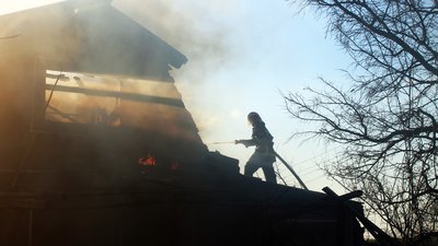 Пожежа у Хмельницькому: через ймовірний підпал горів будинок