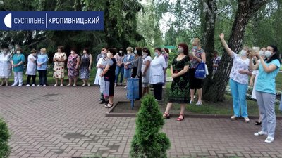 Для медиків Кропивницького зіграв оркестр Для медиків Кропивницького зіграв оркестр