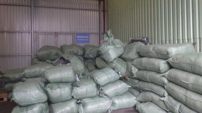 Незадекларовані джинси, які намагалися ввезти в Україну