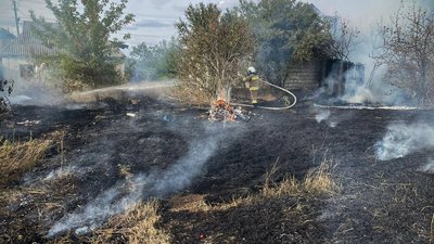 Рятувальник гасить пожежу, 28 вересня 2025 року, Миколаївщина