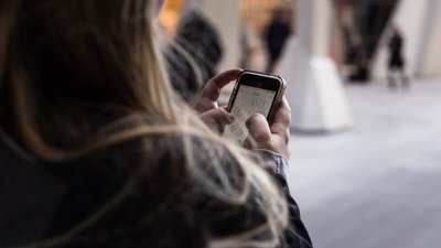 Рятувала маму: у США дівчинка викликала 911, "замовляючи піцу"