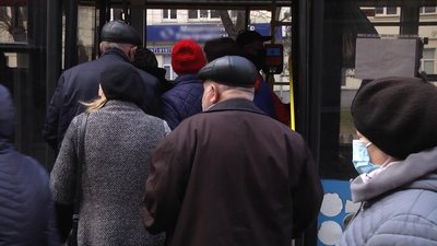 Найбільше у хмельницьких тролейбусах наразі їздять пільговики - за допомогою е-квитка їхні поїздки нарешті вдалося порахувати. Фото: Суспільне. Поділля. Найбільше у хмельницьких тролейбусах наразі їздять пільговики - за допомогою е-квитка їхні поїздки нарешті вдалося порахувати. Фото: Суспільне. Поділля.