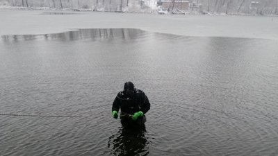 В Олександрії з водосховища дістали тіло чоловіка В Олександрії з водосховища дістали тіло чоловіка