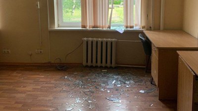 Під обстріл російських військ потрапила одна з будівель "Миколаївобленерго" Під обстріл російських військ потрапила одна з будівель "Миколаївобленерго"