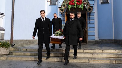 "Були голосом правди". В Києві прощаються із загиблими журналісткою та оператором телеканалу FreeДом