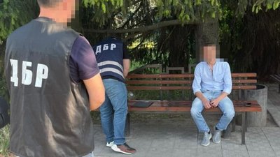 Гроші та машина з дровами: на Полтавщині правоохоронця підозрюють у хабарництві