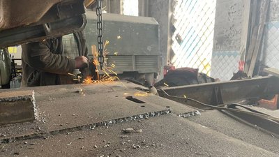 Машини адаптую до умов, де перебувають військові. Автослюсарі з Миколаївщини виготовили 19 багі для фронту Машини адаптую до умов, де перебувають військові. Автослюсарі з Миколаївщини виготовили 19 багі для фронту