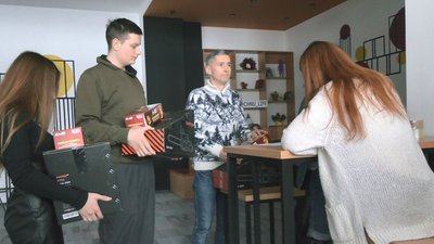 Долучаються викладачі і випускники — в черкаському університеті зібрали допомогу бійцям