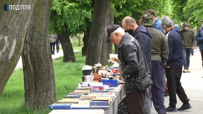 Поспілкуватись та підзаробити: у Хмельницькому запрацював «блошиний» ринок