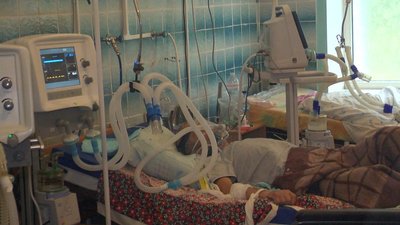 "Щодня заповнена на 90-95%". Як лікують COVID-19 у Хмільницькій районній лікарні на Вінниччині "Щодня заповнена на 90-95%". Як лікують COVID-19 у Хмільницькій районній лікарні на Вінниччині