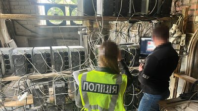 СБУ заявила, що у Житомирі викрили підпільну криптоферму, листопад 2025 року