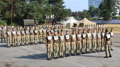 Підготовка до параду: курсанти-прикордонники з Хмельницького поїхали тренуватися до Києва