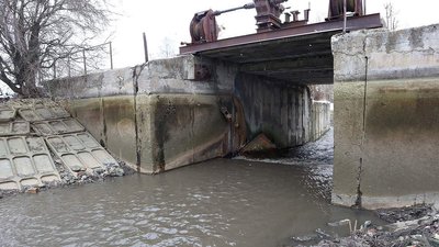 Причин декілька: на Житомирщині в урочищі Виспа прорвало дамбу Причин декілька: на Житомирщині в урочищі Виспа прорвало дамбу
