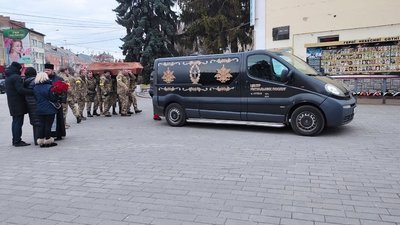 Лучани прощаються із загиблим у бою під Лисичанськом військовим Лучани прощаються із загиблим у бою під Лисичанськом військовим