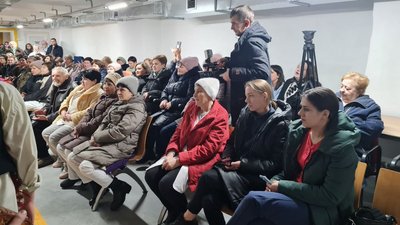 Для пацієнтів і працівників обласної лікарні у Житомирі прихожани храму святого Пантелеймона влаштували різдвяний вертеп Для пацієнтів і працівників обласної лікарні у Житомирі прихожани храму святого Пантелеймона влаштували різдвяний вертеп