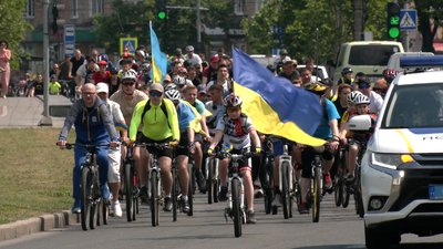 Зібрані гроші передадуть на потреби військових: у Чернігові вперше за 4 роки відбувся благодійний “Велодень”
