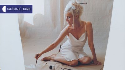 Художниця, дизайнерка та акторка - у Сумах представили фотовиставку "Три пелюстки жіночності" Художниця, дизайнерка та акторка - у Сумах представили фотовиставку "Три пелюстки жіночності"