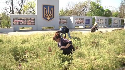 Херсонці з власної ініціативи впорядкували територію біля Алеї Героїв незалежної України
