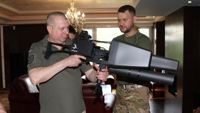 Литовські волонтери передали ЗСУ обладнання для боротьби з безпілотниками — Генштаб
