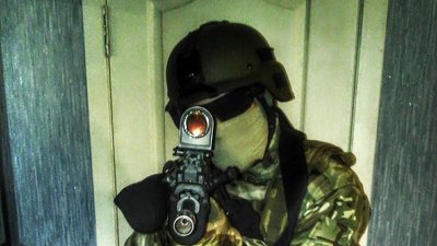Дружина бійця з Тернопільщини бере участь в акції на підтримку військових з "Азовсталі" Дружина бійця з Тернопільщини бере участь в акції на підтримку військових з "Азовсталі"