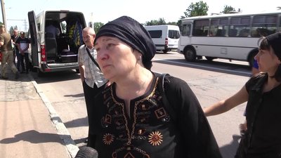 На Смолянському цвинтарі у Житомирі попрощалися із трьома військовими, які загинули на Херсонщині На Смолянському цвинтарі у Житомирі попрощалися із трьома військовими, які загинули на Херсонщині