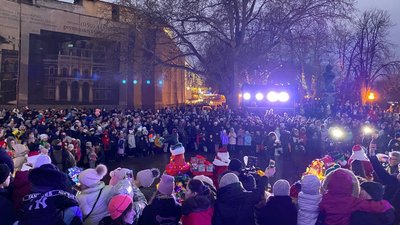 В Одесі відкрили головну ялинку міста В Одесі відкрили головну ялинку міста