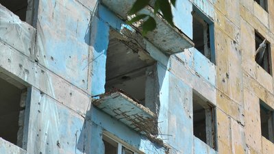Багатоквартирна будівля в Авдіївці зруйнована від обстрілів Багатоквартирна будівля в Авдіївці зруйнована від обстрілів