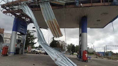 Буревій в Бурині на Сумщині: що розповідають очевидці Буревій в Бурині на Сумщині: що розповідають очевидці
